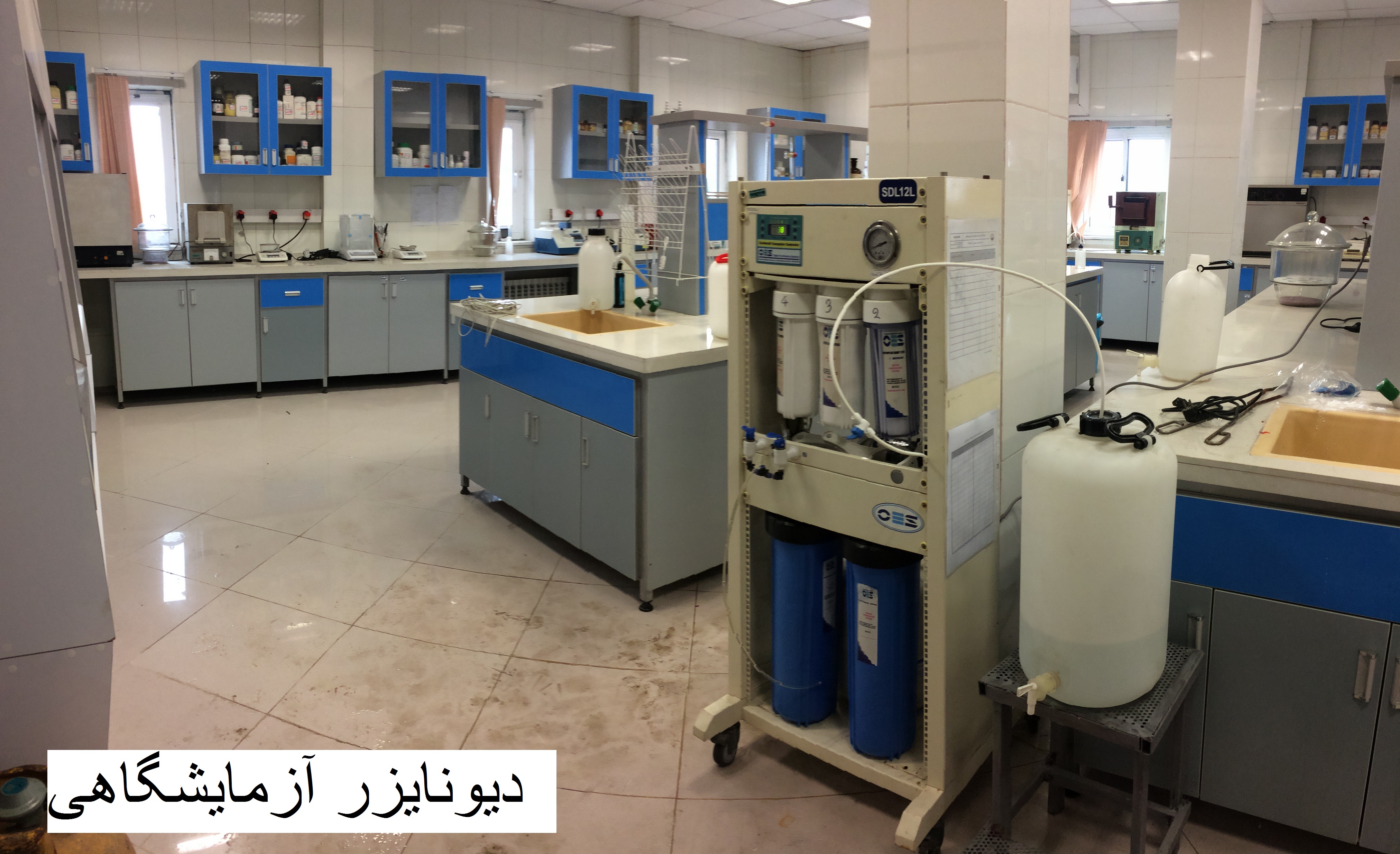 دیونایزر آزمایشگاهی